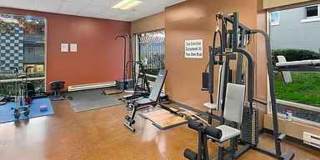 1 bedroom, 1 bathroom Condo with City View! Gallery 16