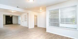 Modern 4-Bedroom House Near Leon Valley Gallery 5