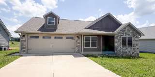 Bright & Spacious 3BR/2BA Home with 2-Car Garage Near I-40 in Crossville Gallery 1