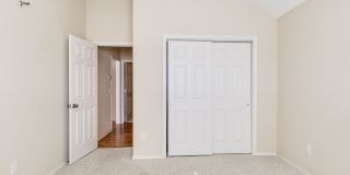 Beautiful Home With Lake View - 3 Bed + 2 Bath Beautiful Home With Lake View - 3 Bed + 2 Bath Gallery 13