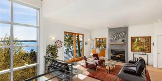 Architectural Seattle Masterpiece with Panoramic Water Views Gallery 10