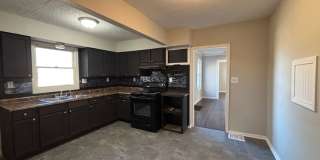 Spacious 2BR + Den with Huge Deck & Hardwood Floors Gallery 10