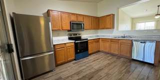 3 BEDROOM HOME NO NEIGHBORS BEHIND! Gallery 6