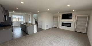End Unit Luxury Townhouse Available Now, Primary En Suite, Fireplace, Balcony Gallery 1