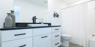Modern 4 bedroom 3 bath near Razorback campus - 2nd story loft Gallery 12