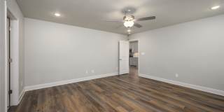 2801 Tulip Drive Gallery 17