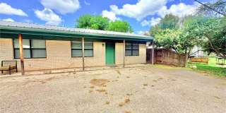 Spacious 2 Bed 1 Bath Duplex For Rent Gallery 1
