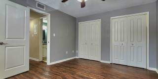 FOR RENT 1 bedroom, 1 bathroom, upper floor condo. Gallery 10