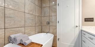 1527 W Pearson Street Gallery 21