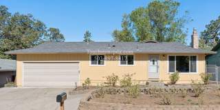 Gladstone 3BD/2BA Home with Large Yard, Shop, & 2 Car Garage Gallery 1