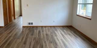 Spacious 3-bedroom/1 bath duplex in Albany! Gallery 3