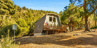 3-Bedroom Cabin with Spacious Loft, Large Deck & Fully Furnished(Optional) Gallery 1