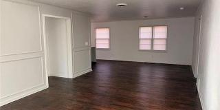 1123 W Brooks Street Gallery 14
