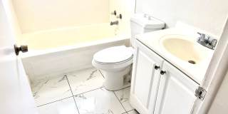 2 Bed/1 Bath AVAILABLE NOW! Gallery 16