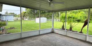 Updated 3 bedroom w/ Large Yard Gallery 18