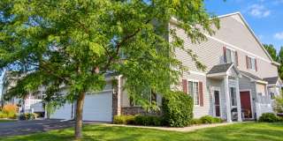 Beautiful Boulder Ridge end unit townhome w/upgrades throughout! Gallery 1