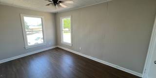 Duplex *upstairs* Leasing Special Available* Gallery 4