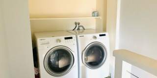 Light, Bright and Updated 2 bed 1.5 bath townhouse in Lynnwood Gallery 1