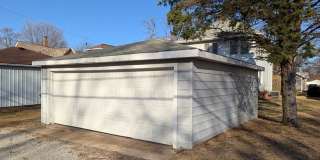 Spacious 3 Bedroom Home with 2 Car Garage and Large Yard! Gallery 10