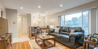 Room in a large shared home, great neighborhood, friendly roommates! Gallery 7