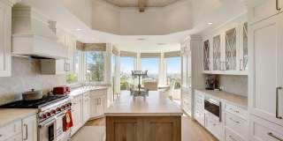 Stunning Fully-Furnished Harbor Ridge View Estate Gallery 9