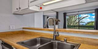 Beautifully Renovated 1 Bedroom/1 Bath Iao Gardens Condo with Ocean Views! Gallery 7