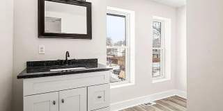 4 Bedroom Home Close to Downtown Gallery 14