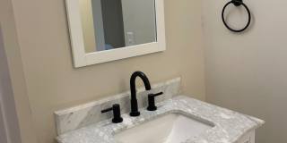 Beautifully  Renovated 2 bed 2 bath Home in Shelby Park! Gallery 10