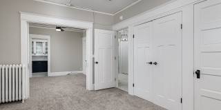 Elegant Renovation! HUGE 1 Bed 1 Bath Available Now! Gallery 85