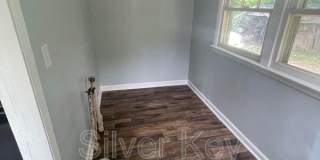 914 East Madison Avenue Gallery 15