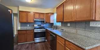 Lovely 3 Bed, 1 Bath, Home in Berkeley, with Hardwood Floors Gallery 9