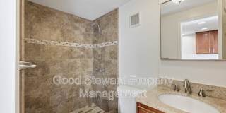 410 N Clark St. Gallery 10