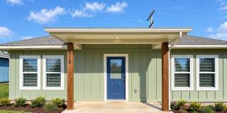Beautiful 2-Bedroom Cottage with Modern Upgrades | Blackwell, OK Gallery 1