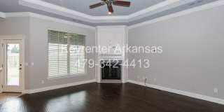 Gorgeous 3 bed/3 bath home in great Bentonville neighborhood Gallery 6
