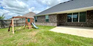 Gorgeous Home with Vaulted Ceilings and Large Fenced Yard! Spacious 3 Bedroom and 2 Bath Home! Gallery 34