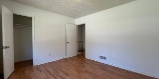 Spacious 2bd/1ba Across from Buford High School! Gallery 8