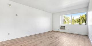 930 North Martel Apartments Gallery 12