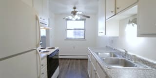 English Conway Place Gallery 1