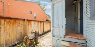 AVAILABLE AUGUST: Prime Location - 3 BR / 1 BA home located in Downtown and Walk to UT Gallery 36