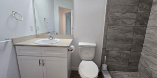 Beautiful 2 bed/ 2 bath Townhome w/ Balcony, Garage & Community Pool Gallery 22
