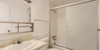 Evolve Real Estate: Stunning 2Beds/2 Baths, 1269 SQFT Condo with Two Assigned Parking Spots! Gallery 9