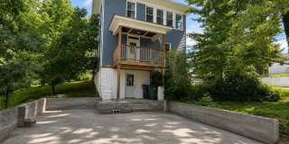 960 Grand Street Gallery 19