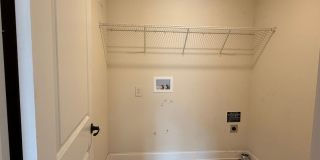 Tri level 2 bed, 2.5 bath Condo! Lakeridge School District. Gallery 13