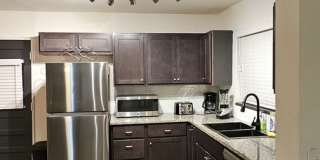 Fully Furnished Home in Putnam Heights + All Appliances Gallery 30