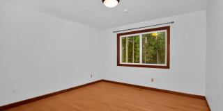 Private 4 Bedroom Retreat on 5-Acres Cottage Lake Gallery 25