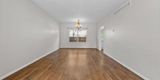 886 St. Clair Avenue Gallery 14