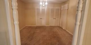 Spacious 3 bedroom, 2 bath Gallery 25