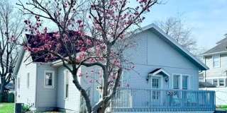 Beautifully Updated 3-Bedroom Home in Downtown Lee’s Summit! Gallery 1