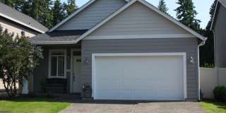 Bright & Welcoming 3-Bedroom Home in Ridgefield — Available Now Gallery 1