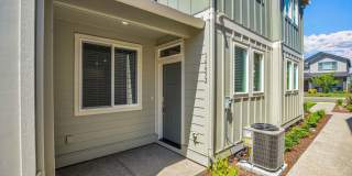 MODERN TIGARD TOWNHOME | ATTACHED 2-CAR GARAGE | FIREPLACE | PRIME LOCATION Gallery 1